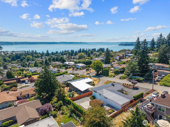 21024 5th Avenue S, Des Moines WA 98198