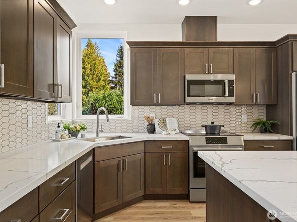 12037 Fremont Avenue N 1 & 2, Seattle WA 98133