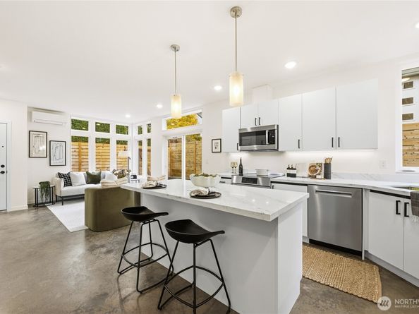 12037 Fremont Avenue N 1 & 2, Seattle WA 98133