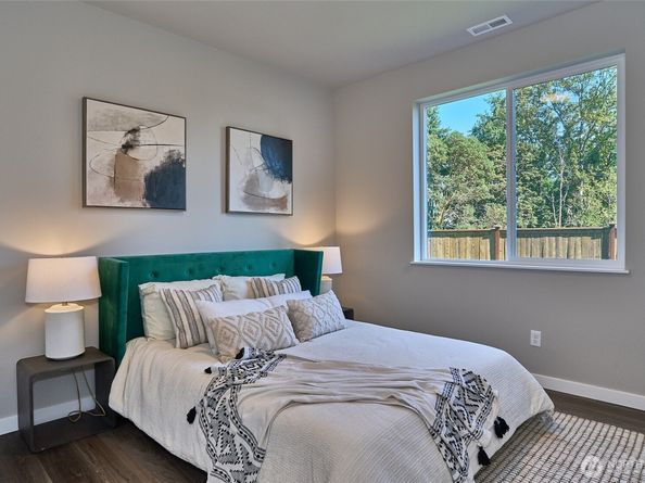 36520 SW 3rd Place Street 1, Federal Way WA 98023