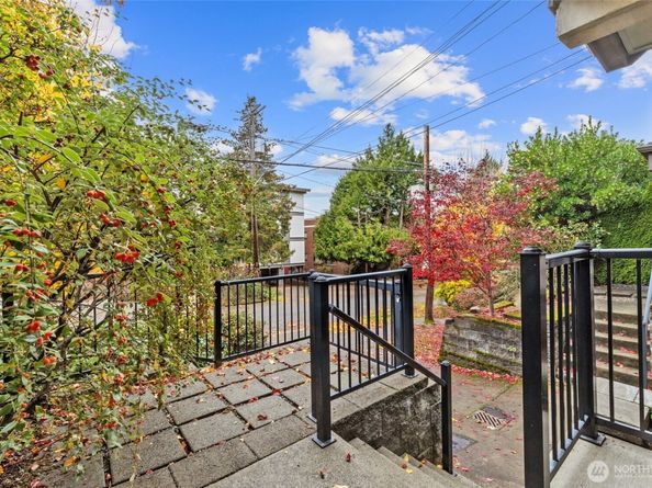 2516 Yale Avenue E C, Seattle WA 98102