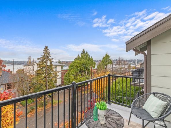 2516 Yale Avenue E C, Seattle WA 98102