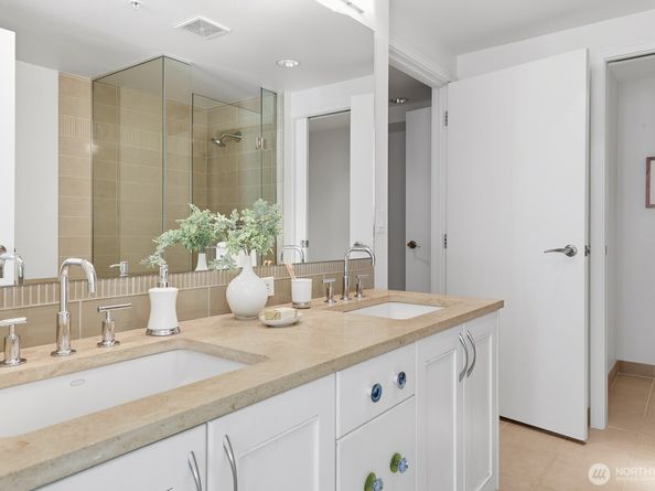 10650 NE 9th Place 923, Bellevue WA 98004