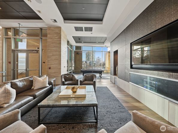 10650 NE 9th Place 923, Bellevue WA 98004