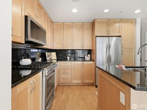 10650 NE 9th Place 923, Bellevue WA 98004