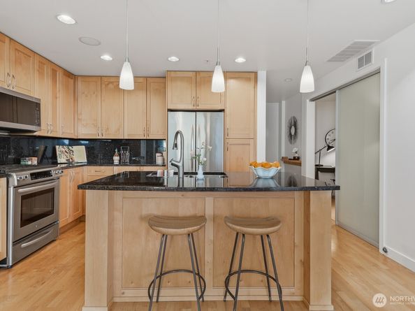 10650 NE 9th Place 923, Bellevue WA 98004