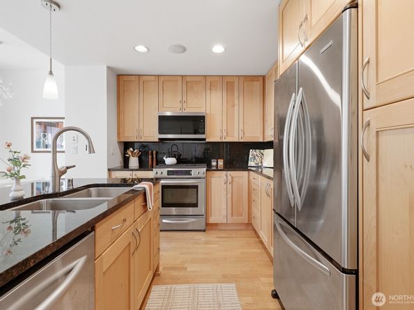 10650 NE 9th Place 923, Bellevue WA 98004