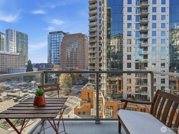 10650 NE 9th Place 923, Bellevue WA 98004