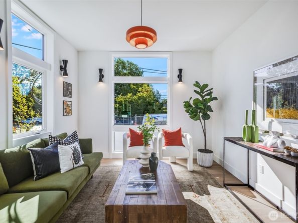 6356 47th Avenue S, Seattle WA 98118