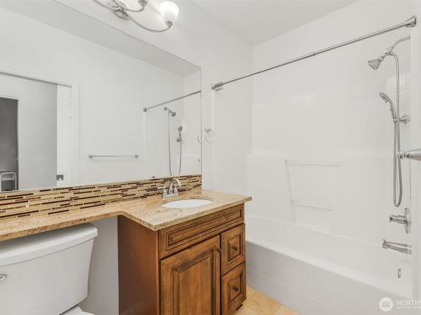 13000 Admiralty Way L104, Everett WA 98204