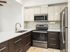 13000 Admiralty Way L104, Everett WA 98204