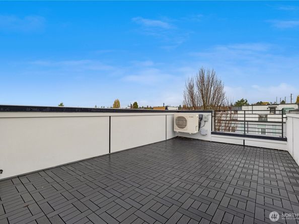 903 B NW 56th Street, Seattle WA 98107