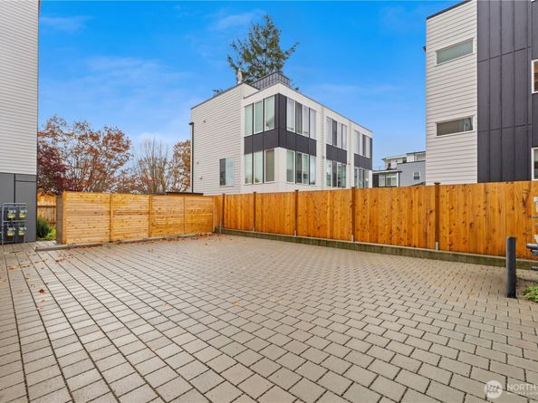 903 B NW 56th Street, Seattle WA 98107