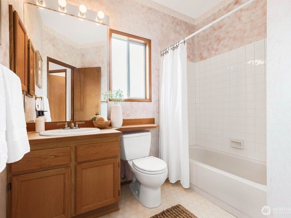 18628 70th Avenue W, Lynnwood WA 98037