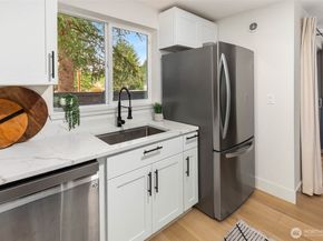 14002 NE 181st Place A102, Woodinville WA 98072