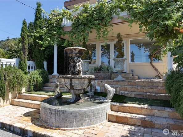 4030 Beach Drive SW, Seattle WA 98116