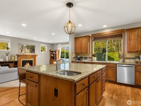 1719 271st Avenue SE, Sammamish WA 98075
