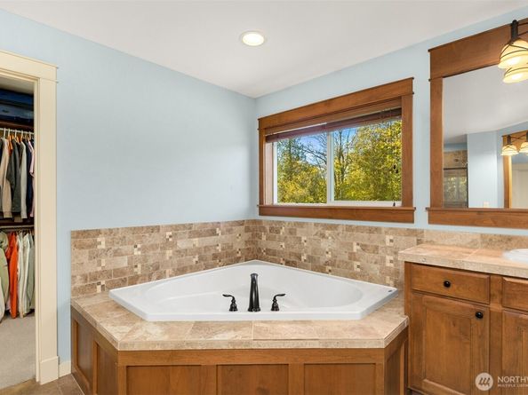 1719 271st Avenue SE, Sammamish WA 98075