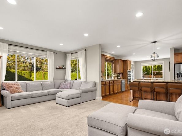 1719 271st Avenue SE, Sammamish WA 98075