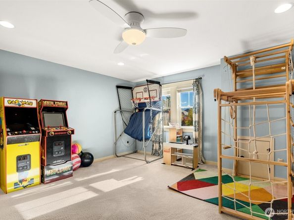 1719 271st Avenue SE, Sammamish WA 98075