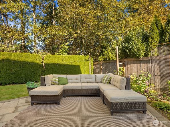 1719 271st Avenue SE, Sammamish WA 98075