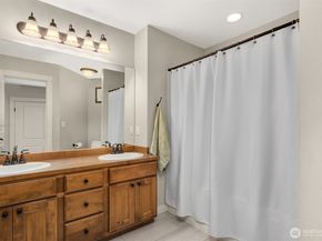 1719 271st Avenue SE, Sammamish WA 98075