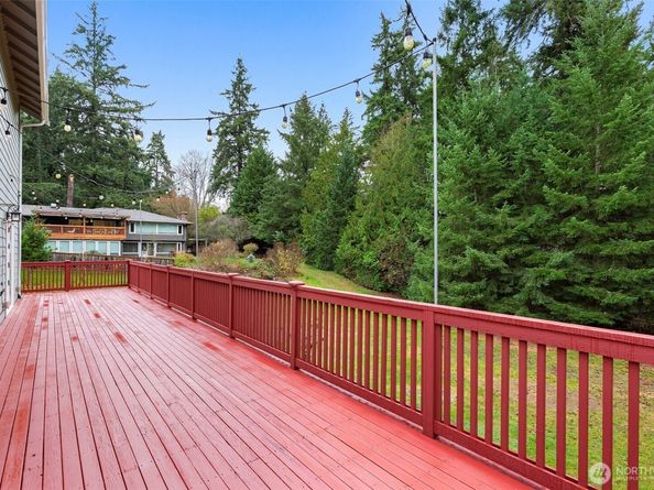 7655 NE 204th Place, Kenmore WA 98028