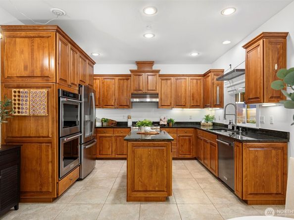 7655 NE 204th Place, Kenmore WA 98028