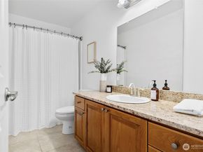 7655 NE 204th Place, Kenmore WA 98028