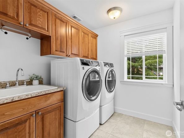 7655 NE 204th Place, Kenmore WA 98028