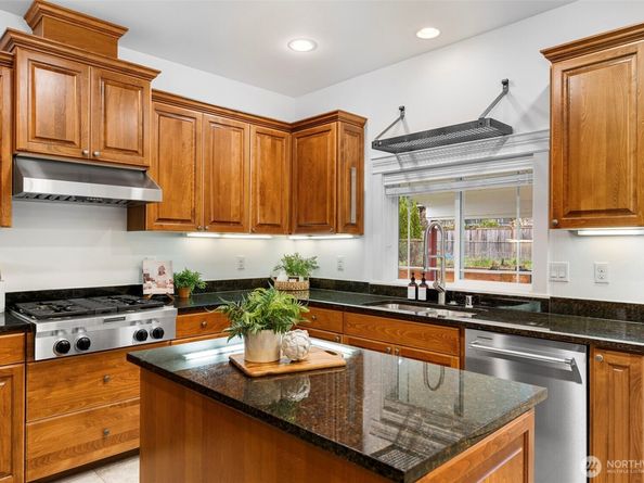 7655 NE 204th Place, Kenmore WA 98028