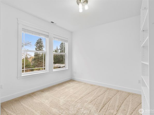 7655 NE 204th Place, Kenmore WA 98028