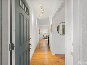 7655 NE 204th Place, Kenmore WA 98028