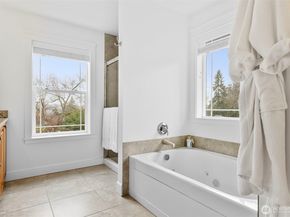 7655 NE 204th Place, Kenmore WA 98028