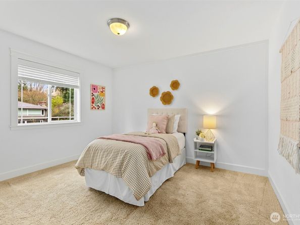 7655 NE 204th Place, Kenmore WA 98028