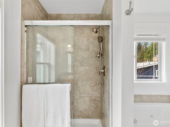 7655 NE 204th Place, Kenmore WA 98028