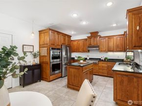 7655 NE 204th Place, Kenmore WA 98028