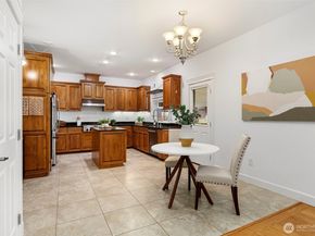 7655 NE 204th Place, Kenmore WA 98028