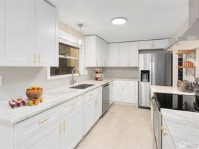 10 146th Street SW, Lynnwood WA 98087