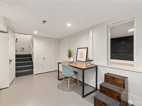 2912 3rd Avenue N, Seattle WA 98109