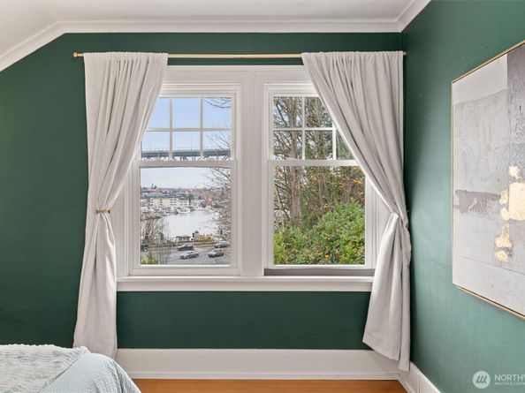 2912 3rd Avenue N, Seattle WA 98109