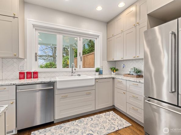 2912 3rd Avenue N, Seattle WA 98109