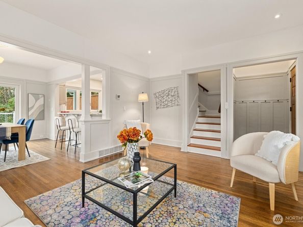 2912 3rd Avenue N, Seattle WA 98109