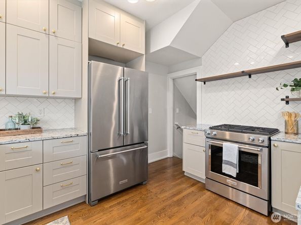 2912 3rd Avenue N, Seattle WA 98109