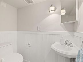 2912 3rd Avenue N, Seattle WA 98109