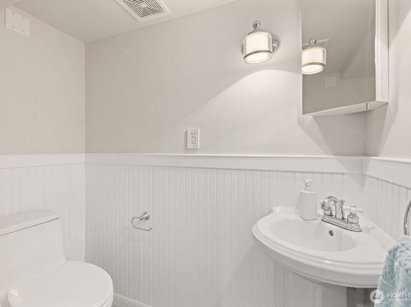 2912 3rd Avenue N, Seattle WA 98109