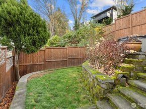 2912 3rd Avenue N, Seattle WA 98109