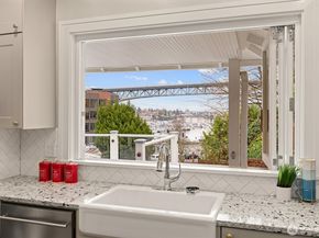 2912 3rd Avenue N, Seattle WA 98109