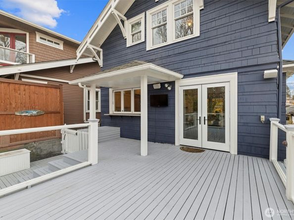 2912 3rd Avenue N, Seattle WA 98109