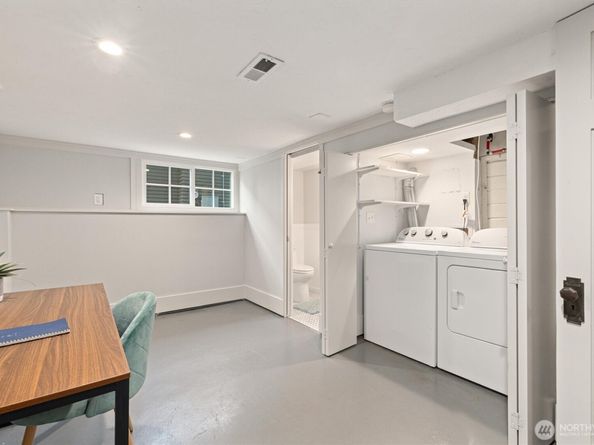 2912 3rd Avenue N, Seattle WA 98109